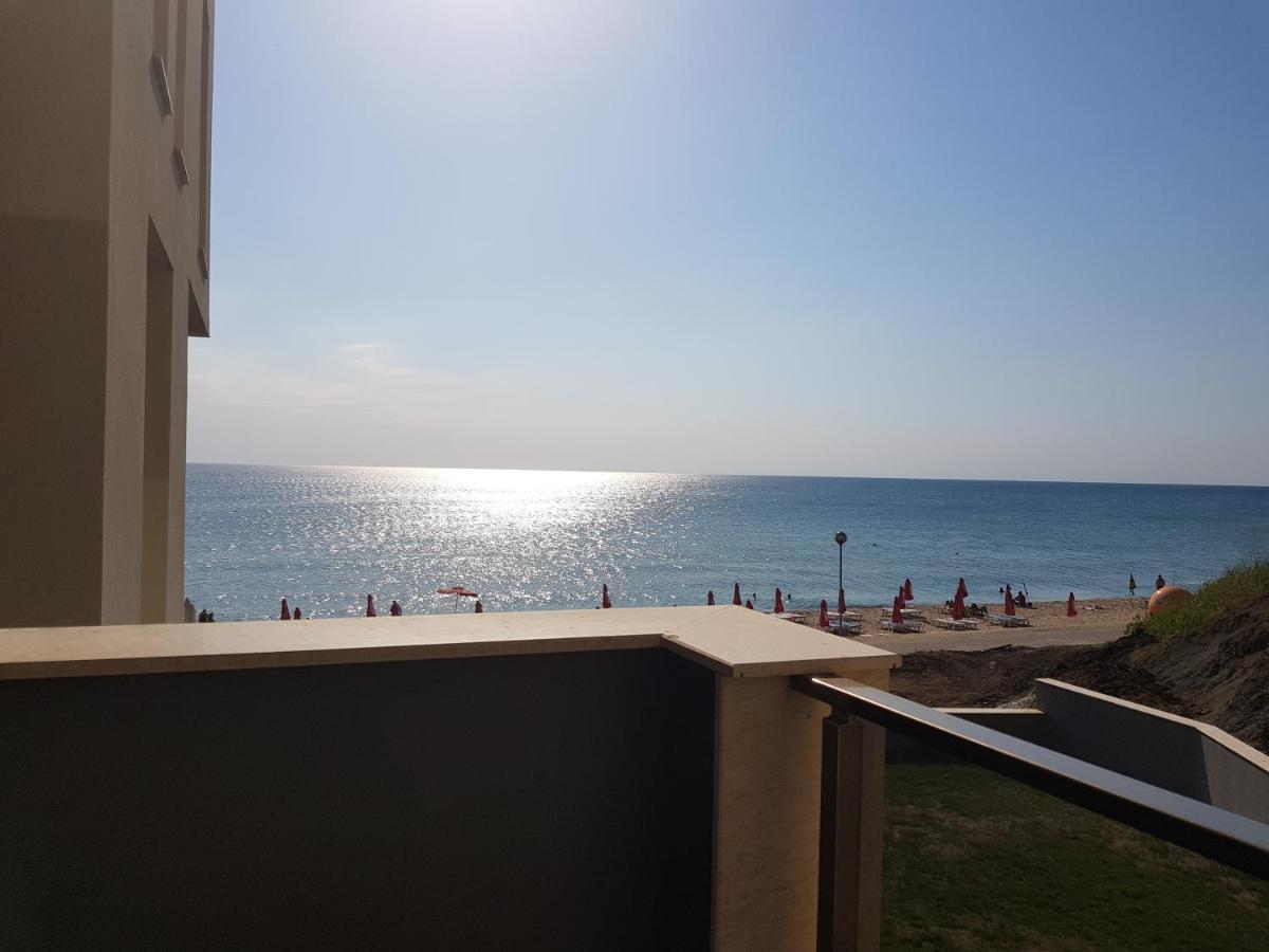 Dolphin Beach Apart ออบซอร์ ภายนอก รูปภาพ